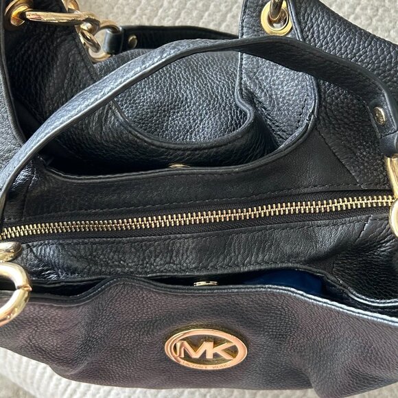 Michael Kors Lilie Hobo purse - Picture 3 of 9